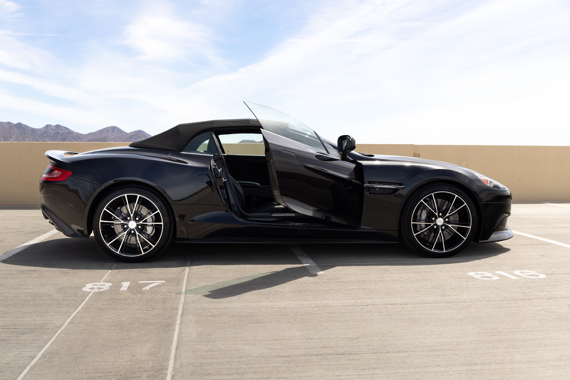2015 Aston Martin Vanquish Base - Photo 16
