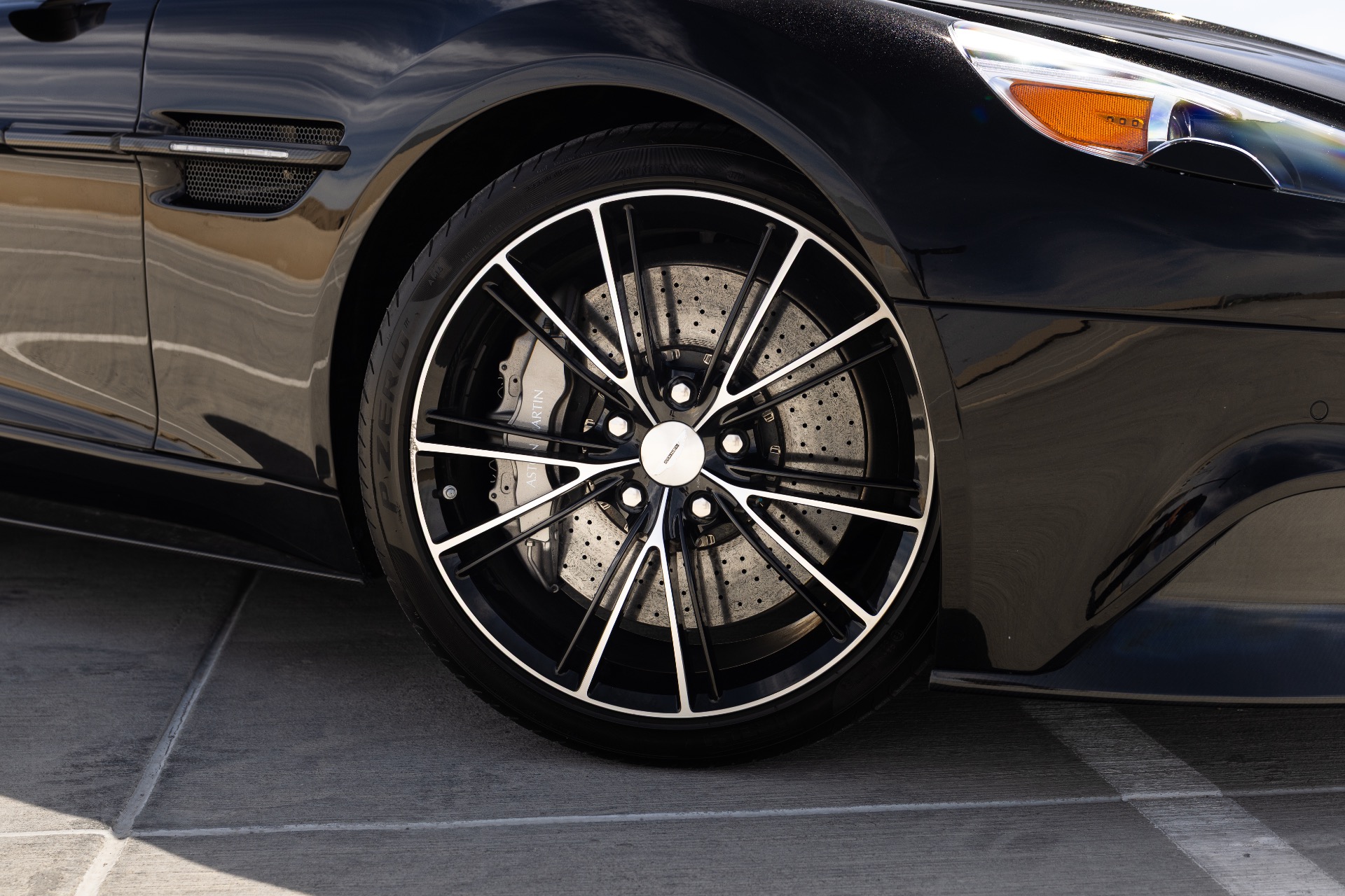 2015 Aston Martin Vanquish Base - Photo 17