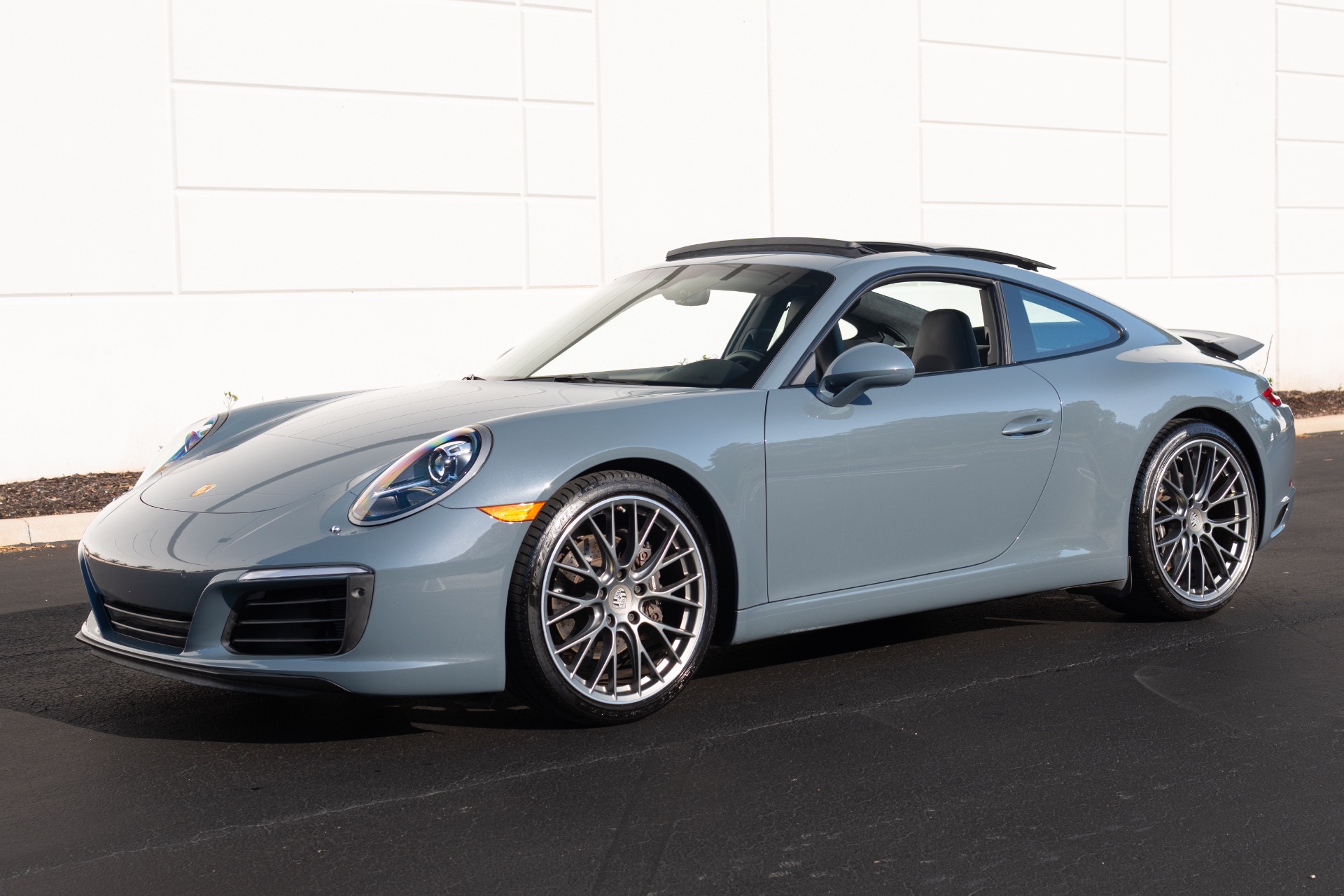 2017 Porsche 911 Carrera 4 Coupe's photo