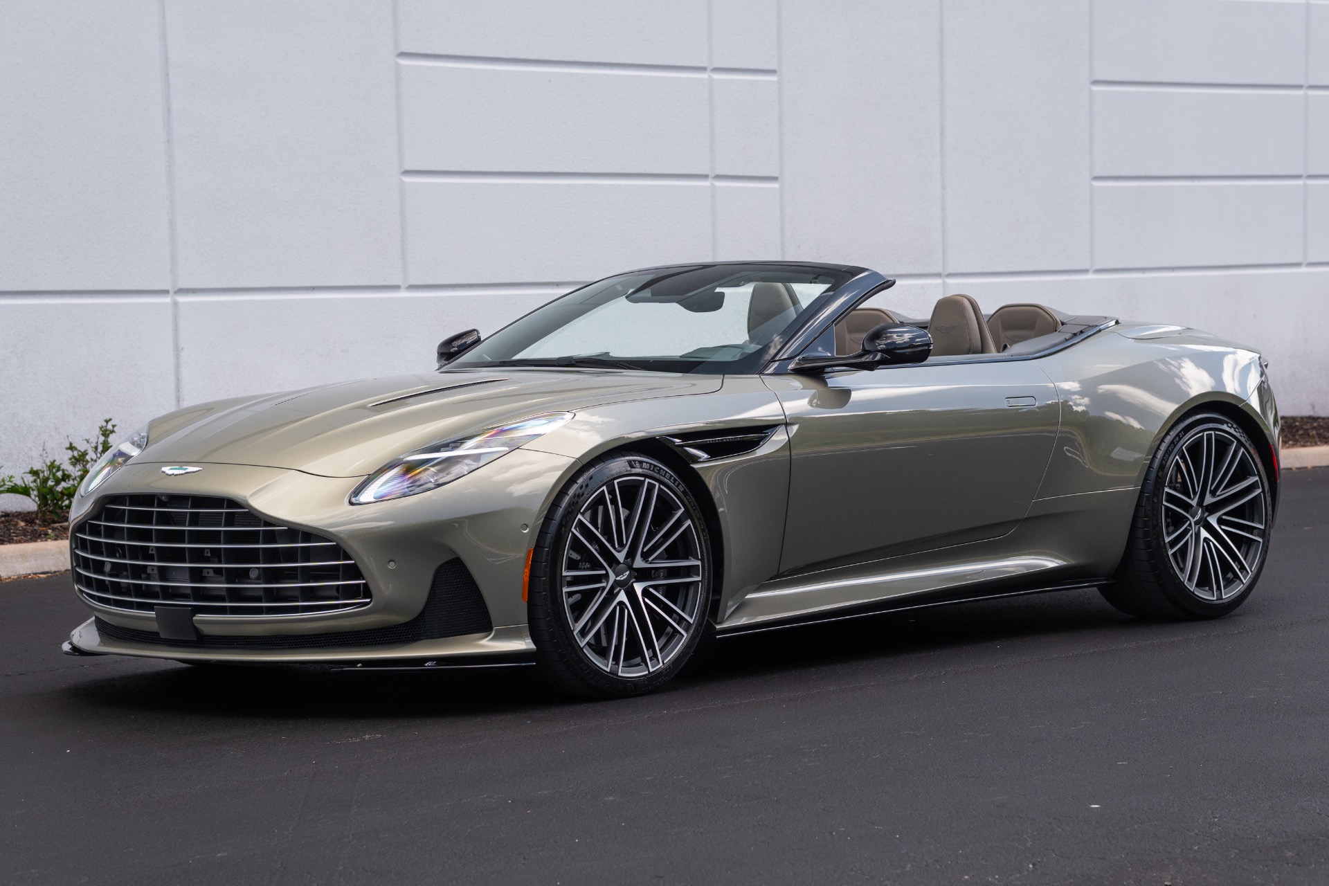 2024 Aston Martin DB12 Volante's photo