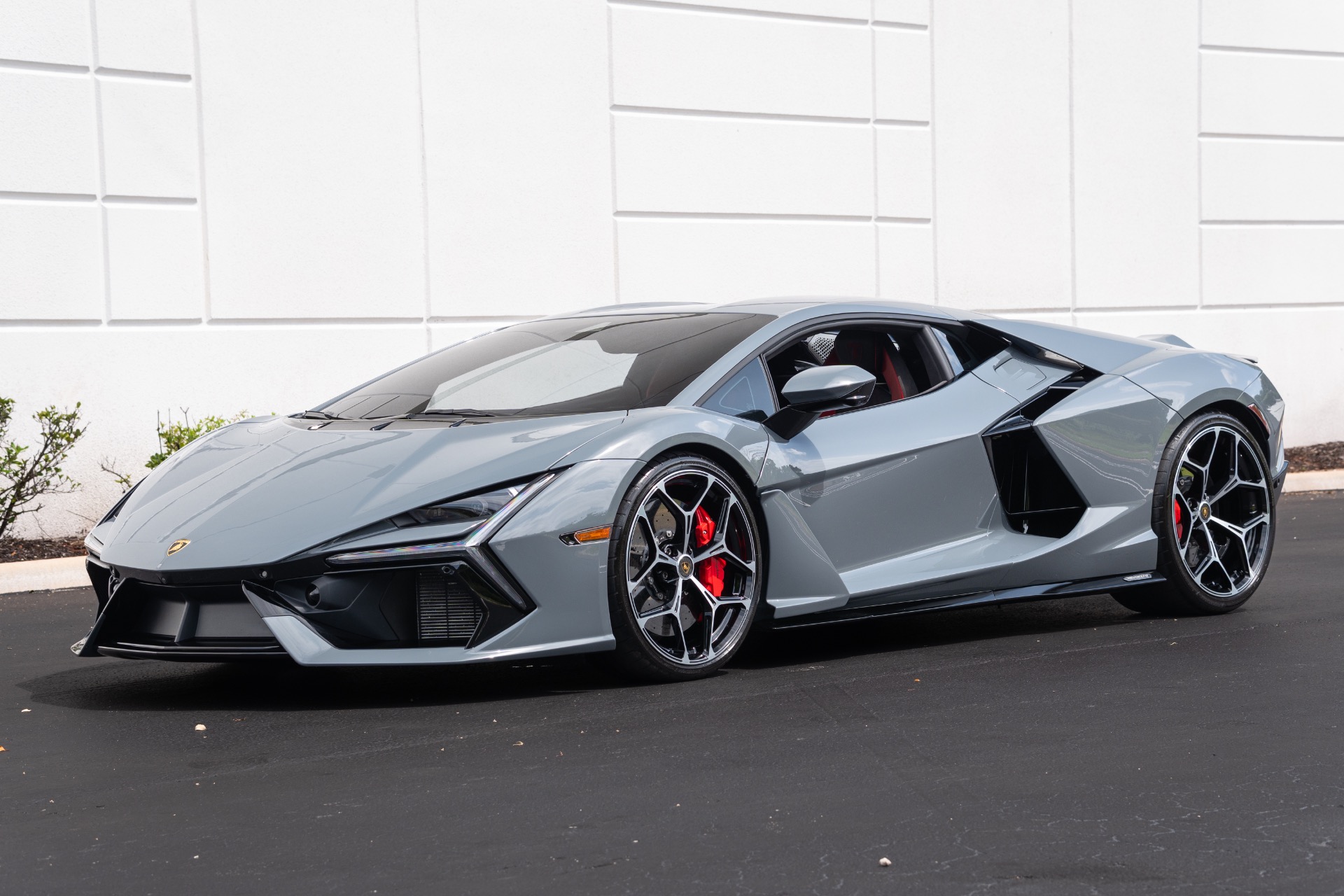 2024 Lamborghini Revuelto 6.5 DCT 4WD's photo