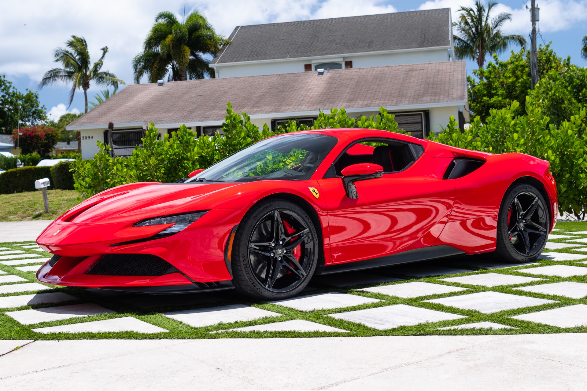 2025 Ferrari SF90 Spider's photo