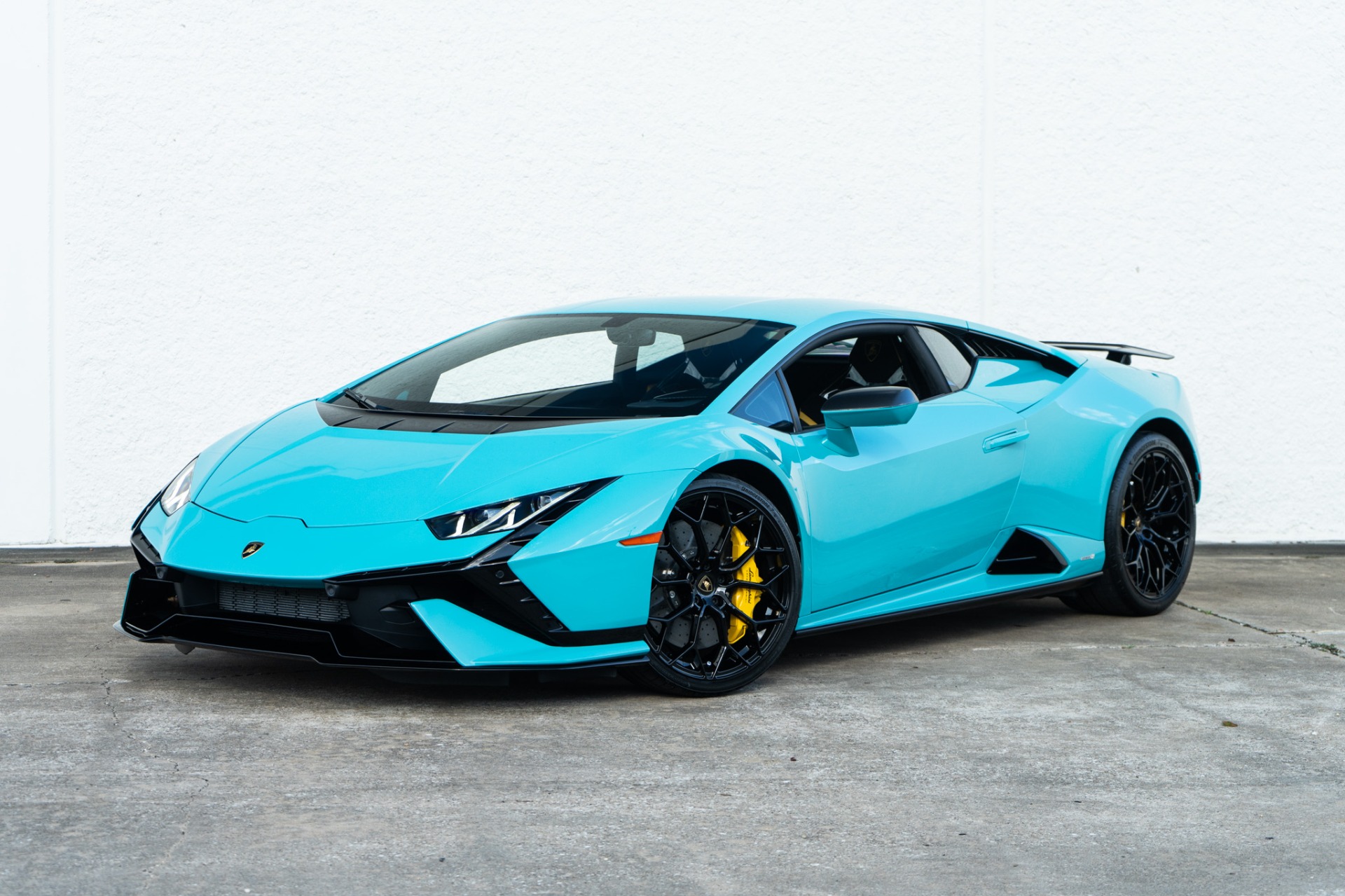2023 Lamborghini Huracan Tecnica's photo
