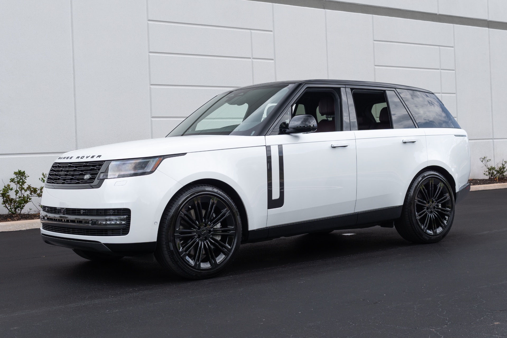 2026 Land Rover Range Rover 4.4 SE SWB's photo