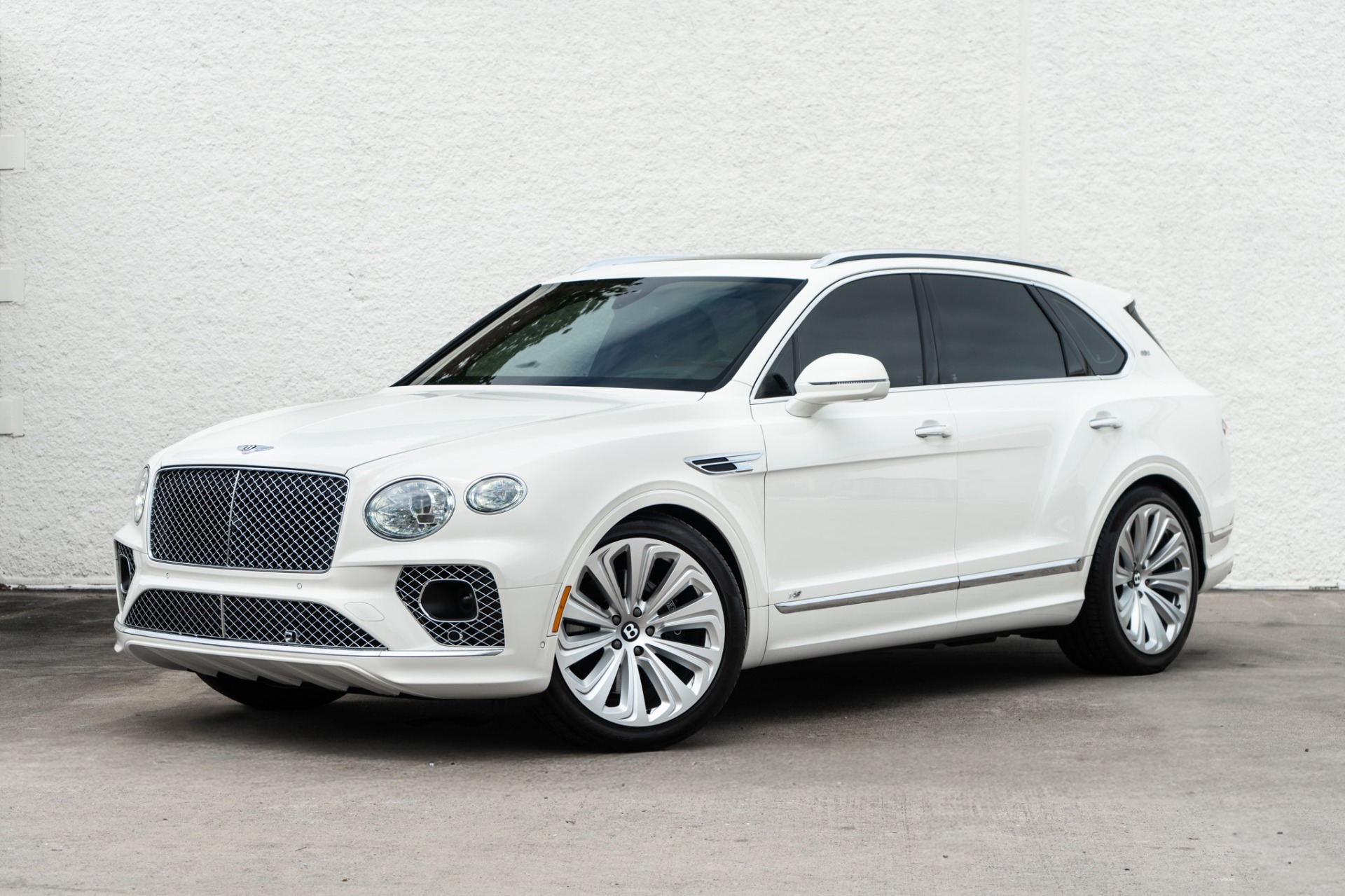 2021 Bentley Bentayga V8's photo