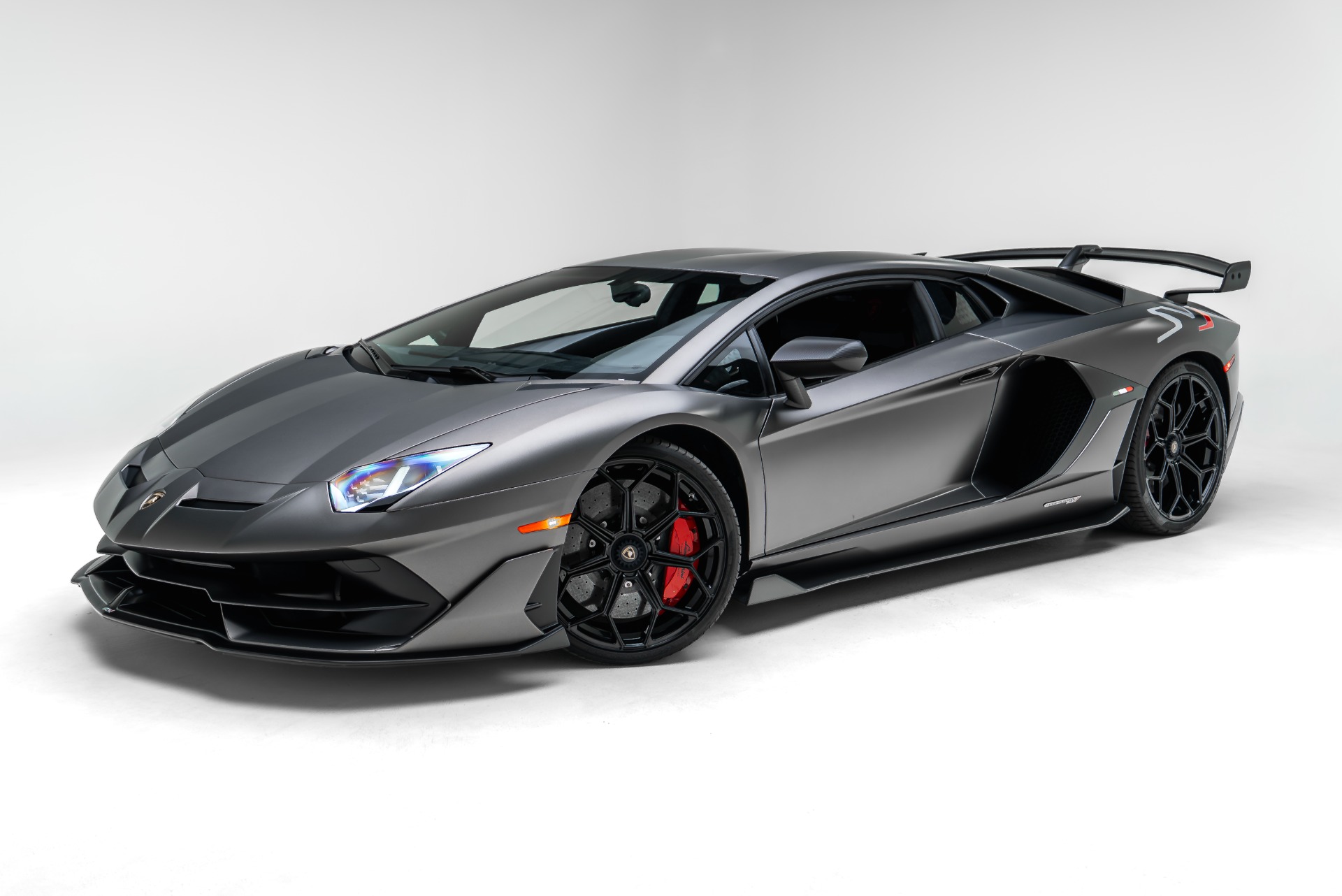2020 Lamborghini Aventador SVJ Coupe's photo