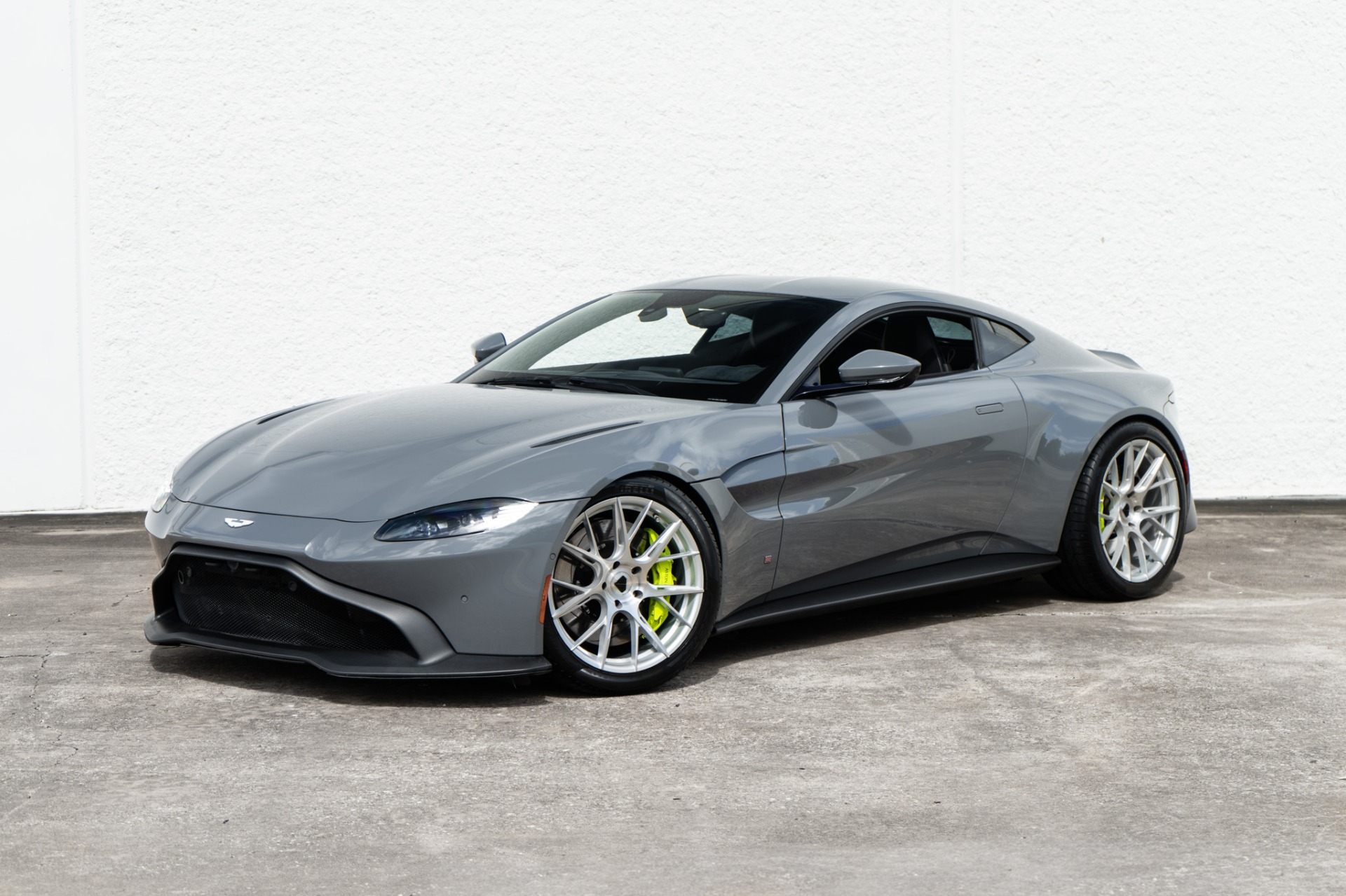 2020 Aston Martin Vantage 4.0 V8's photo