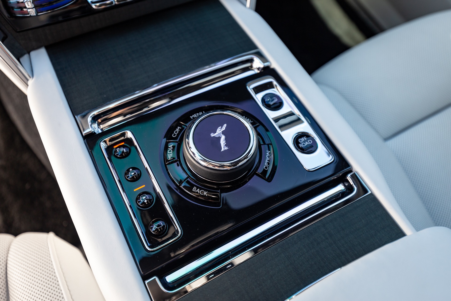Rolls Royce Silver Shadow Radio  Audio Upgrades  Cartronics