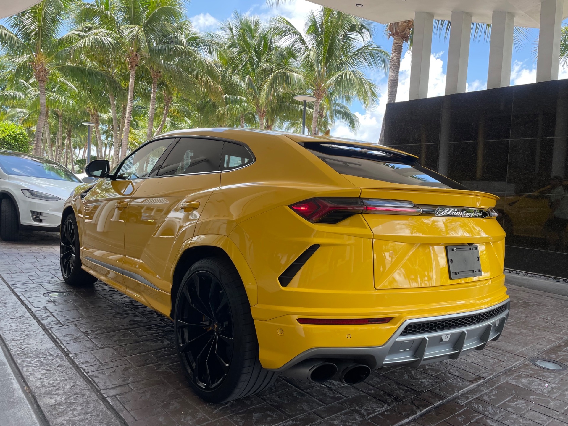 Used 2020 Urus For Sale (236,000) iLusso Stock M08722