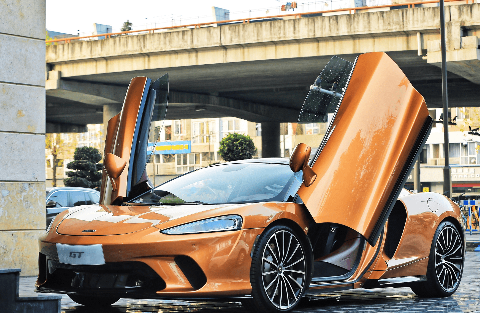 McLaren GT i orange färg