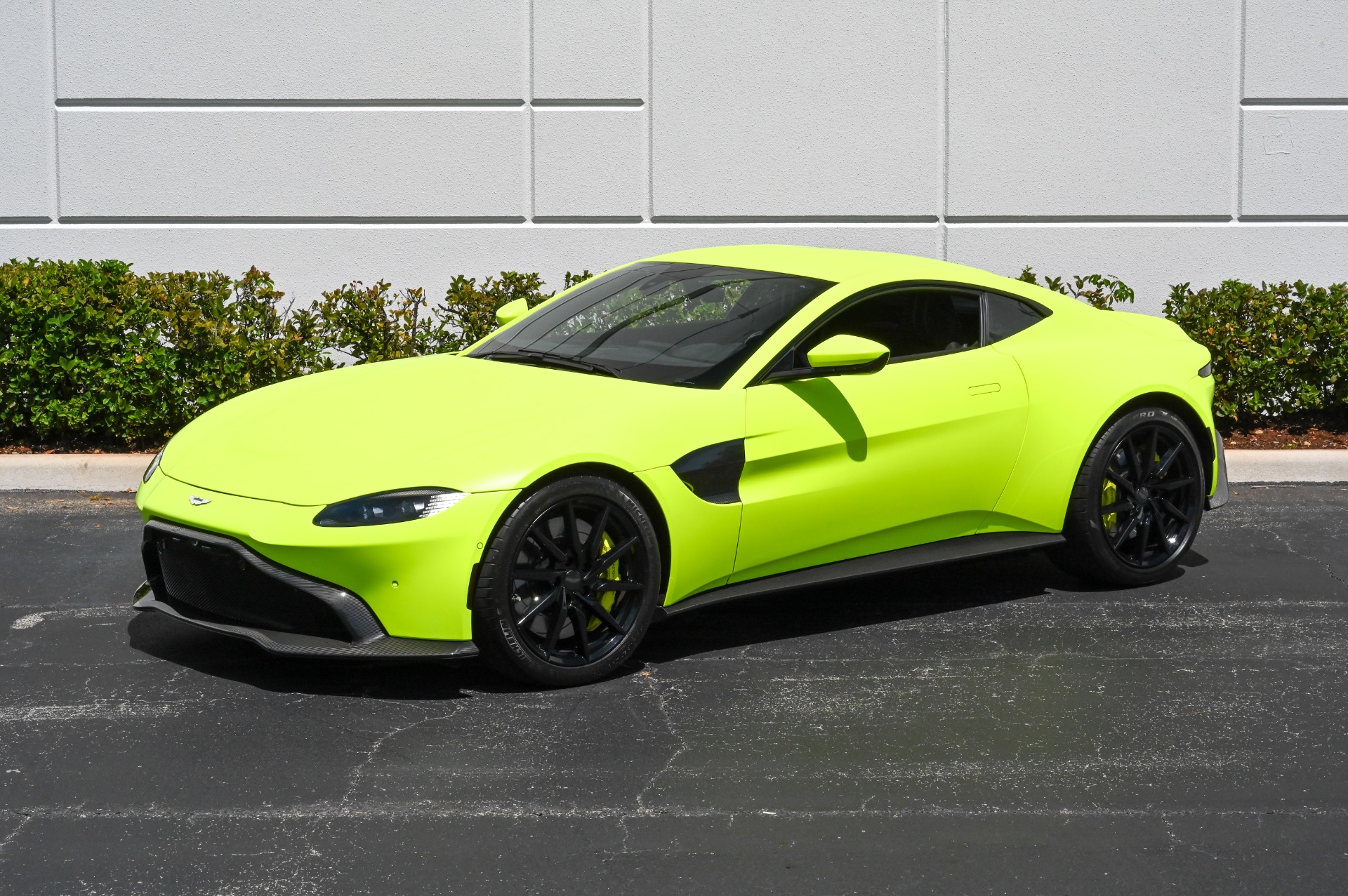 Used-2019-Aston-Martin-Vantage-1721158925