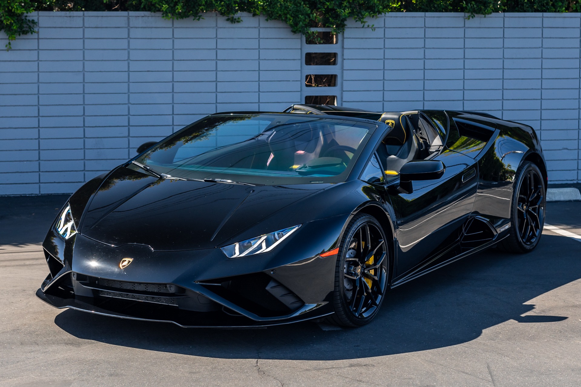 Used-2022-Lamborghini-Huracan-EVO-Spyder-1695940950